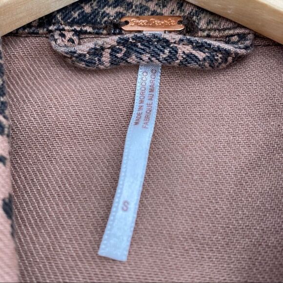 Free People Snake print trucker jacket brown and black oversized size small - Picture 6 of 10